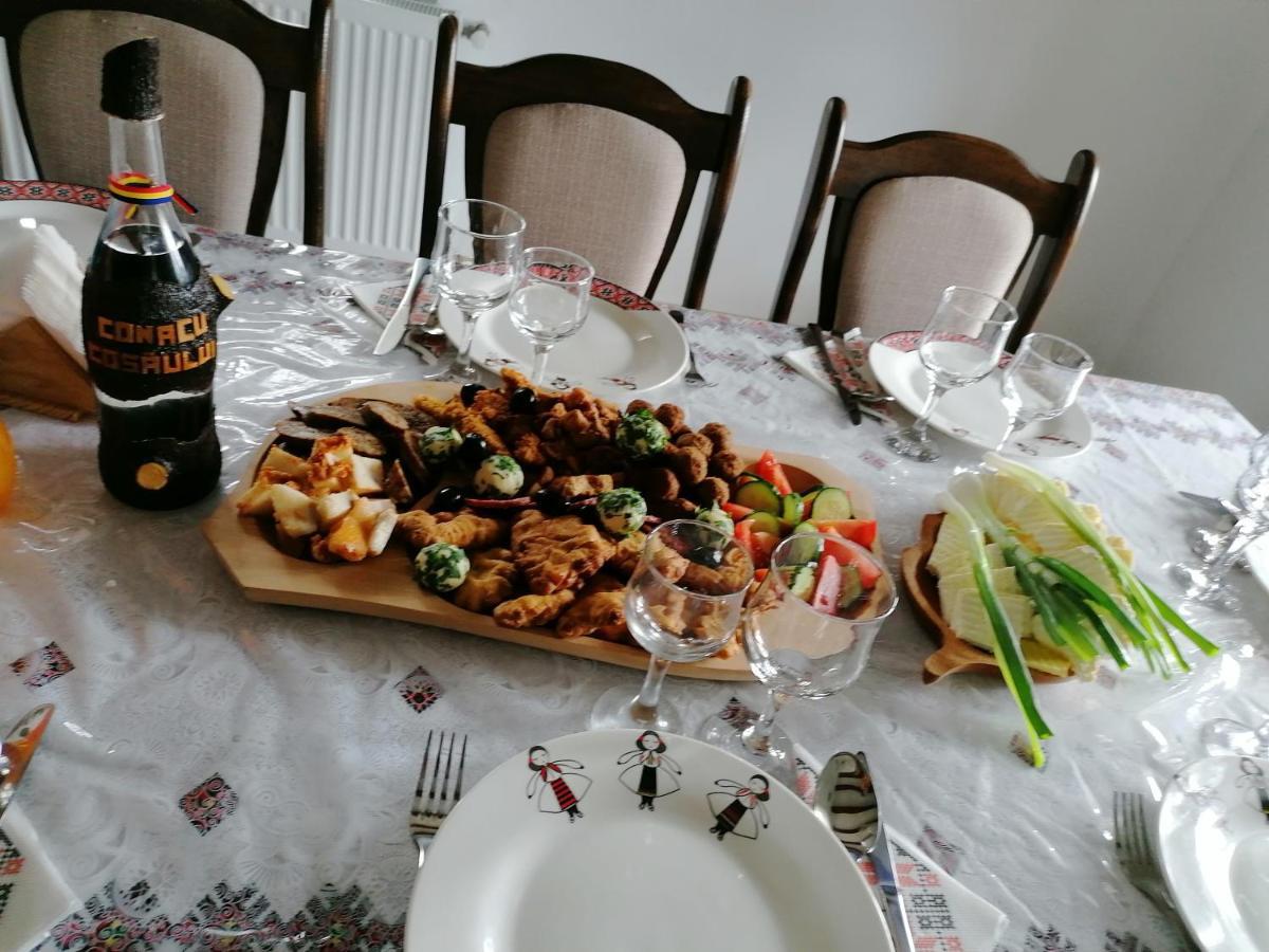 Conacul Cosaului Ξενοδοχείο Feresti Εξωτερικό φωτογραφία