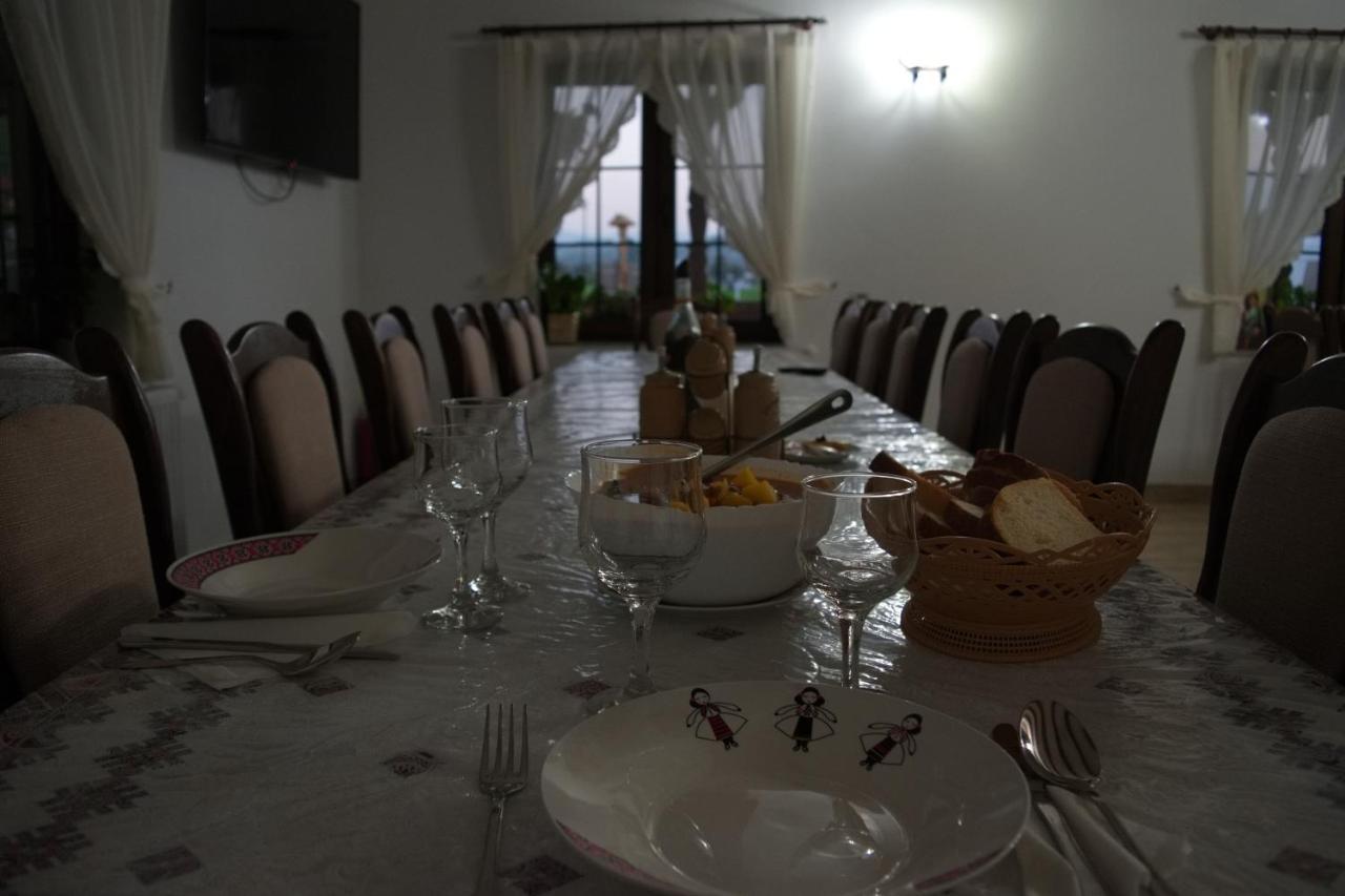 Conacul Cosaului Ξενοδοχείο Feresti Εξωτερικό φωτογραφία